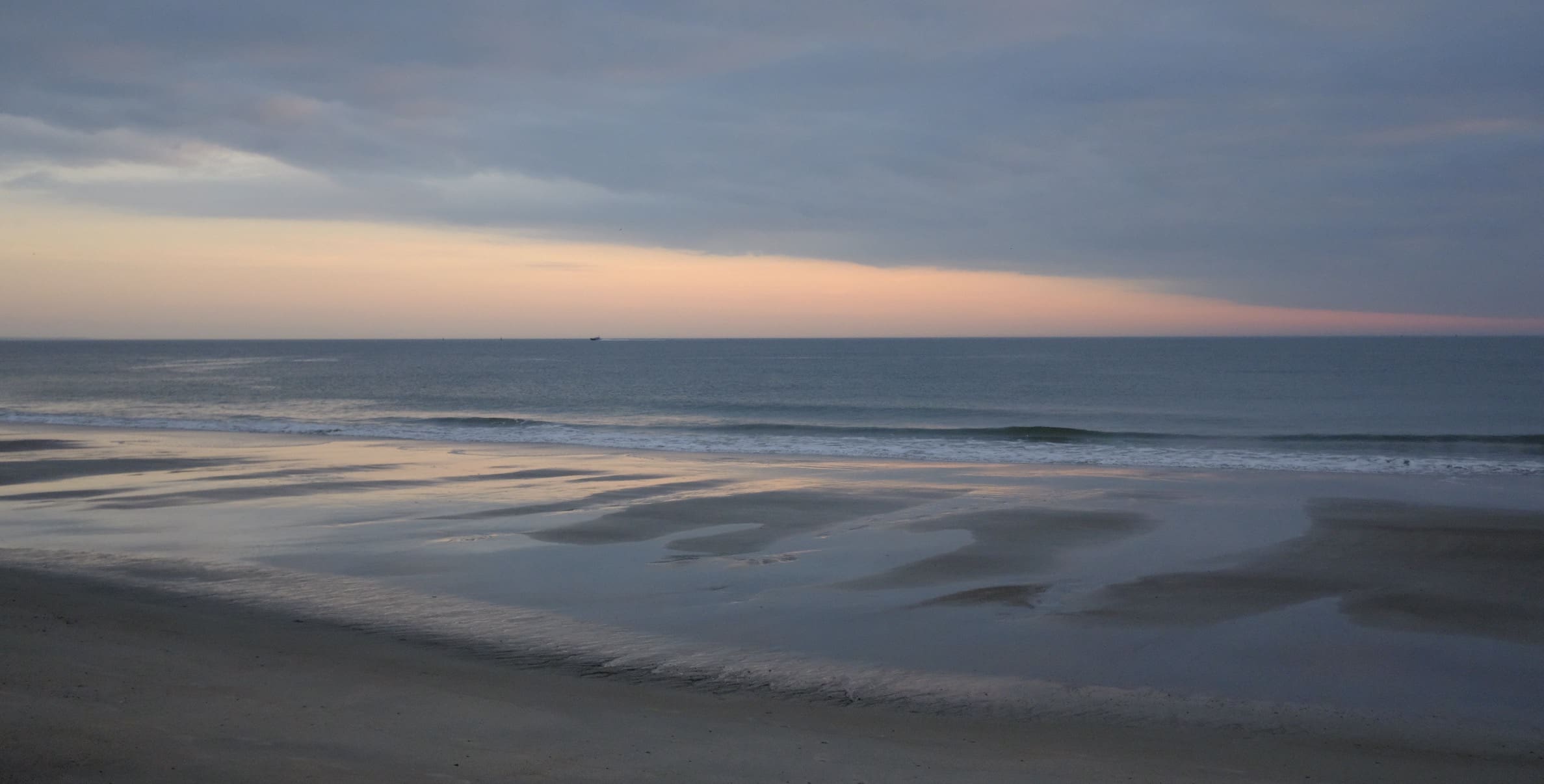 Serene ocean image